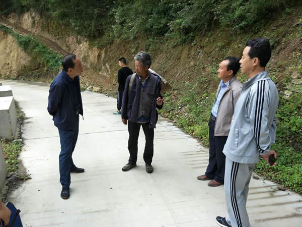 隴運集團公司黨委書記、董事長李寅祥同志深入琵琶鎮(zhèn)寧強村開展幫扶工作