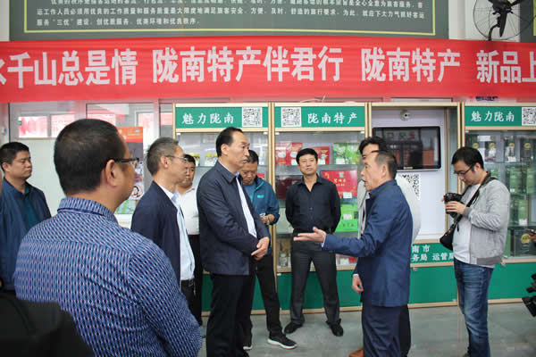 市安委辦主任、安監(jiān)局局長(zhǎng)李永宏一行到隴運(yùn)集團(tuán)公司檢查指導(dǎo)工作