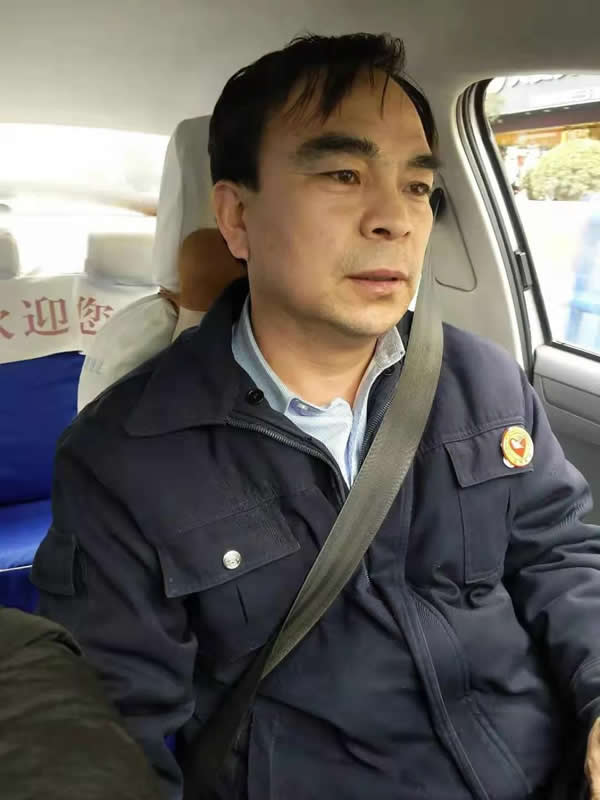 【拾金不昧】為隴運集團潤祥出租車公司駕駛員“王劉德”點贊??！