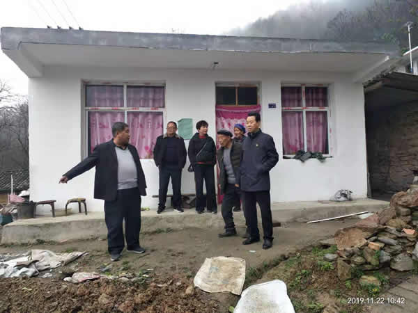 隴運(yùn)集團(tuán)公司開(kāi)展“解難題、辦實(shí)事、送溫暖”主題黨日活動(dòng)